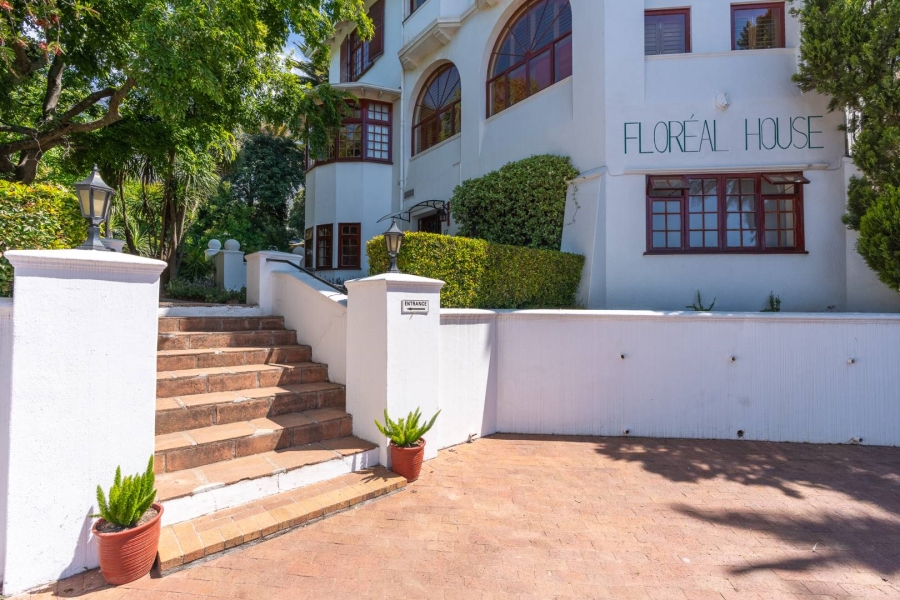 14 Bedroom Property for Sale in Oranjezicht Western Cape